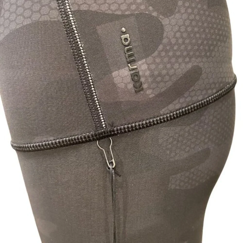 Karma Printed Kyla Crop Capri Leggings XS Black Camouflage Pattern yoga pants - Picture 7 of 11